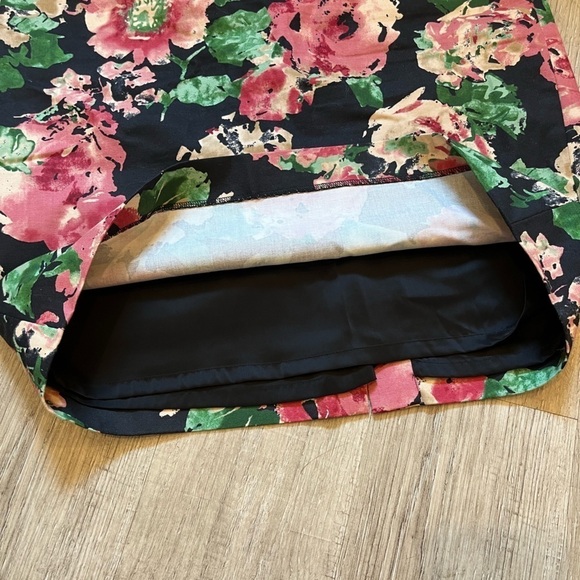 Talbots Floral Skirt Black w Green and Pink Flowers Size 10 - Picture 7 of 9